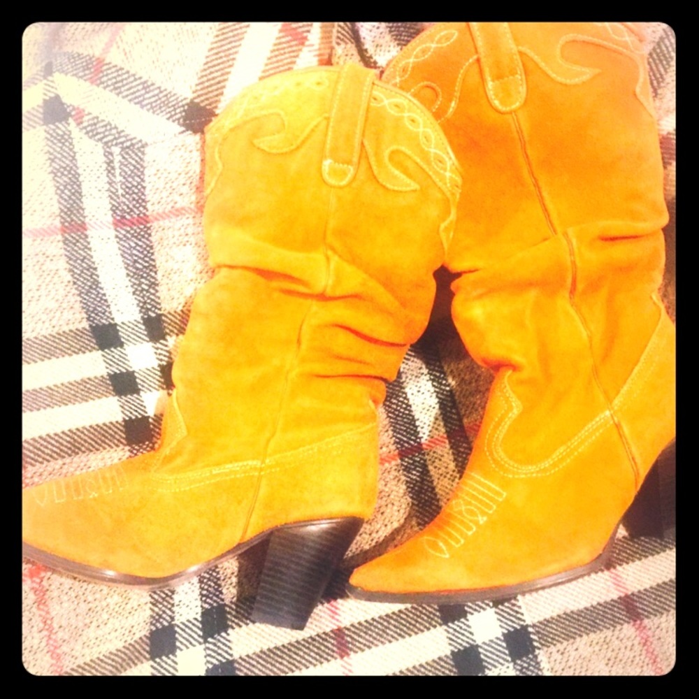 Genuine 💯 percent Suede Nutmeg/mustard boots 👢